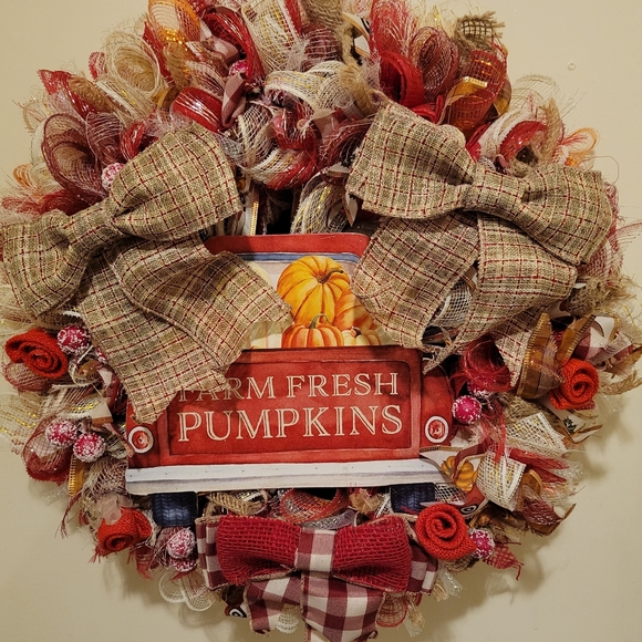 Farmhouse style wreath - Picture 2 of 5